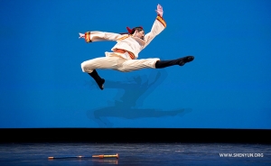 Lucas Browde as King Gou Jian. (Junior male gold award co-winner) 
