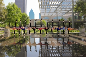 Halo dari AT&T Performing Arts Center di Dallas! Kami menyelesaikan empat pertunjukan di sini pada bulan April, tetapi kami akan kembali lagi pada bulan Mei.