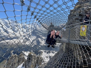 Wat is er opwindender dan de Thrill Walk? 
Een kruiptunnel gemaakt van staalkabel! Voor het uitzicht is het het allemaal waard.