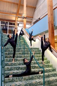 Of course, we also mustn't forget the splits, the side leg kicks, and more! Classical Chinese dance is an art form that requires a vast arsenal of techniques.