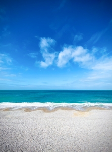 After walking all the way down, finally we're up close to the English Channel! The vivid blue shades of the water and sky are absolutely mesmerizing.
