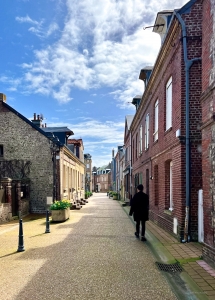 Passing through a quiet street in Êtretat.