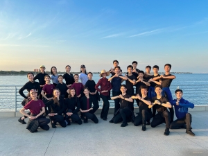 Groeten van onze dansers van Shen Yun New World Company.