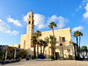 De Sint-Pieterskerk, die dateert uit de 17e eeuw, is een prachtig monument in het oude Jaffa. De apostel Petrus zou in de stad een wonder hebben verricht door Tabitha, een vriendelijke en deugdzame volgeling van Jezus, uit de dood op te wekken.