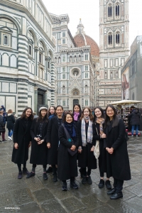 Maar het is niet alleen maar oefenen; er is ook tijd voor plezier. Na vijf voorstellingen in Florence het publiek te hebben betoverd, verkennen danseressen van Shen Yun New Era Company de geboorteplaats van de Renaissance.