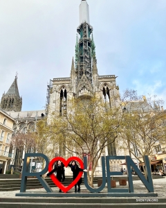 Nuestras artistas sienten el amor en Ruan, Francia, que nos dio la bienvenida con entradas agotadas.